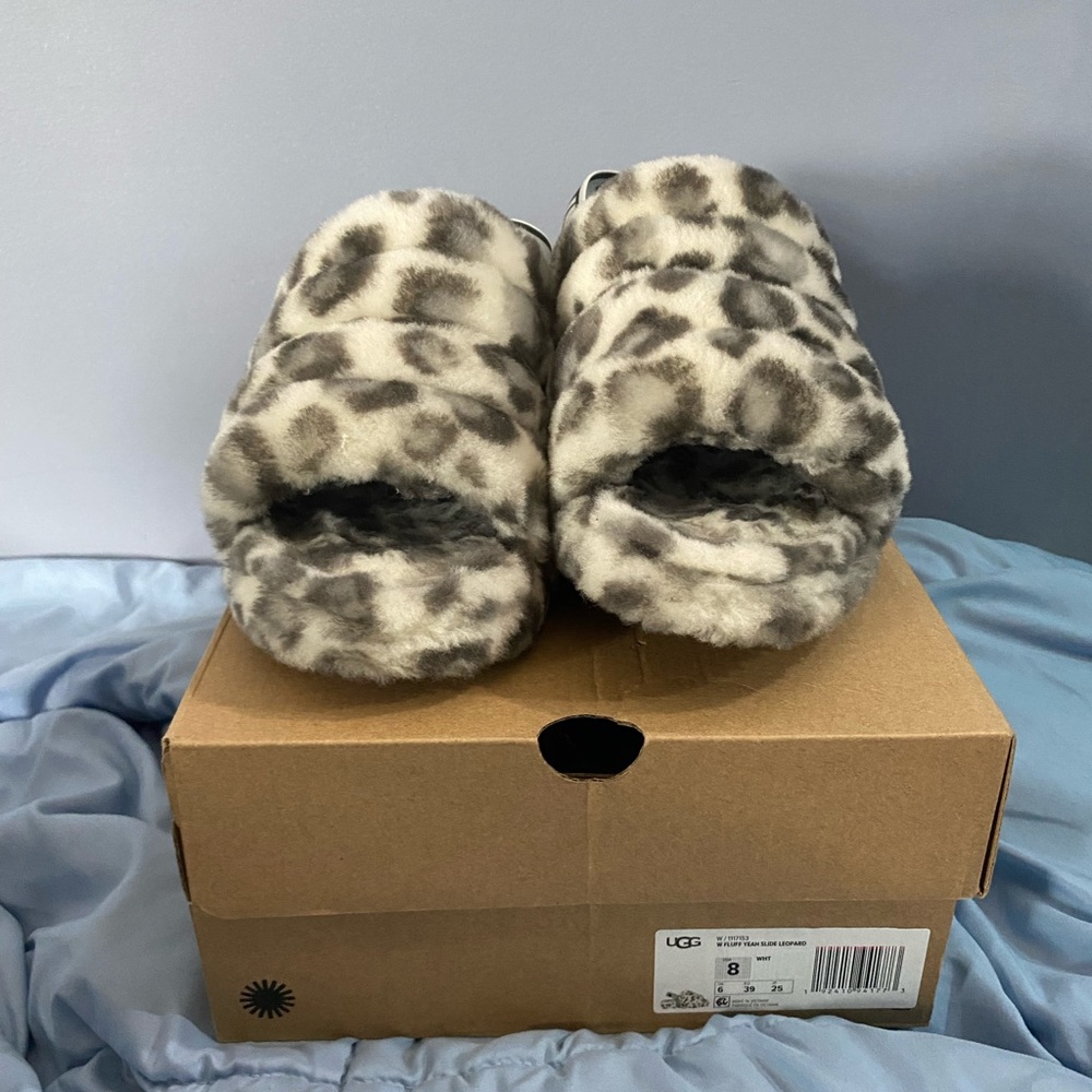 Ugg Fluff Yeah white leopard size 8 💕